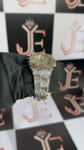 Reloj Digital de Lujo con Movimiento Ronda, Cristal y Caja de Acero, Resistente al Agua 10 Bar, con Moissanita de 50 CT y Diamantes Tallados, para Hombre y Mujer - Product Image 2