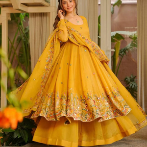 ชุดเดรสออกงานดีไซน์ใหม่สวยงาม ผ้าจอร์เจตต์ลายฟ็อกซ์ พร้อมผ้าคลุมไหล่และกางเกง - Product Image 1