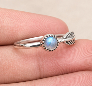 Anillo de Plata de Ley 925 con Piedra Lunar Arcoíris de 6mm, Corte Redondo, Engaste de Garras, Estilo Bohemia con Hoja, para Uso Diario Unisex - Product Image 1