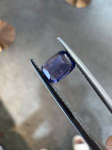 Zafiro Azul Violeta Natural, Corte Cojín, 1.27CT, Gema Facetada de Sri Lanka, con Juego de Color/Fuego, para Joyería y Coleccionistas - Product Image 6
