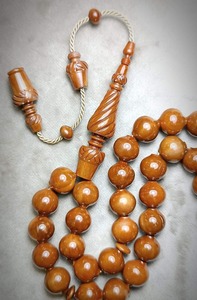 Perles de prière islamiques rondes vertes en pierre avec pompon, chapelet musulman pour le Dhikr et la prière quotidienne - Product Image 3