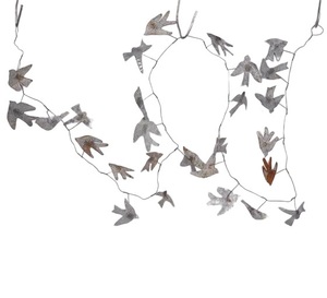 Guirlande de fleurs rustique moderne en tôle de fer galvanisé faite à la main, décoration de Noël extérieure écologique, fournitures de fête multicolores - Product Image 3