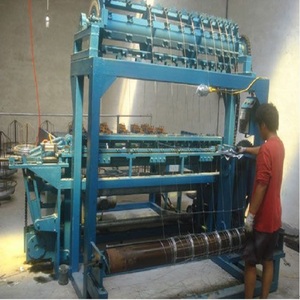 Machine de fabrication de clôtures à mailles losangées entièrement automatique avec moteur PLC, 360 pièces/heure, 5 pièces/cycle, largeur 145-260 mm - Product Image 3