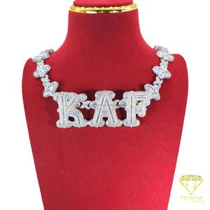 Collar con colgante de moissanita de lujo personalizado con diseño de letra brillante y cadena decorativa. - Product Image 5