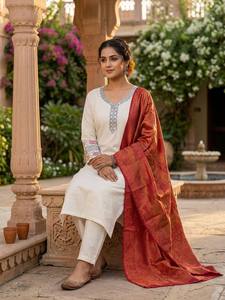 Ensemble Kurta Pantalon Élégant Coupe Droite pour Femme Reglance avec Empiècement Brodé et Dupatta Imprimé Vibrant – Tenue Ethnique Classique Trois Pièces - Product Image 3