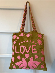 กระเป๋าโท้ทกำมะหยี่พรีเมียมลายปักสุดหรู พร้อมดีไซน์นุ่มนวล เหมาะสำหรับการเดินทาง ช้อปปิ้ง งานปาร์ตี้ หรือเป็นของขวัญสำหรับผู้หญิง - Product Image 5