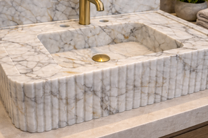 Fabricant de lavabos en marbre Calacatta, fournisseur de lavabos de salle de bain en marbre cannelé, lavabo de comptoir fait main pour projets hôteliers et de villas - Product Image 5