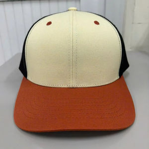 หมวกแก๊ปทรง Trucker สีทูโทนแบบเรียบ  ปีกสีเทอร์ราคอตต้า  ตาข่ายสีครีม  รับผลิตตามสั่ง (OEM) ขายส่ง ผลิตในเวียดนาม สำหรับแบรนด์ต่างๆ พร้อมสกรีนโลโก้ - Product Image 1