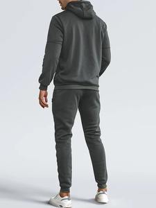 Conjunto deportivo holgado y moderno con sudadera extragrande, tela suave y pantalones anchos a la moda. - Product Image 3