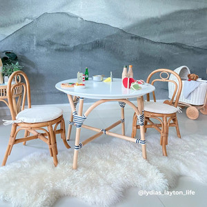 Juego de Mesa y Sillas de Ratán para Niños Nhat Minh, Estilo Tropical Redondo, Muebles Ecológicos para Interiores, Diseño de Respaldo Windsor - Product Image 4
