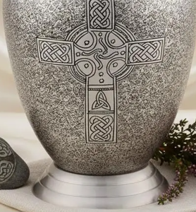 NOUVELLE ARRIVÉE Urne funéraire classique de style européen en laiton/aluminium avec croix argentée pour adultes, chats/chiens - Product Image 6