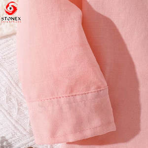 เสื้อเชิ้ตผู้ชายสำหรับฤดูร้อน ผ้าฝ้าย 100% ระบายอากาศได้ดี ปกเสื้อแบบพับได้ ตรวจจับรอยตะเข็บ  รับสั่งทำโลโก้และดีไซน์ - Product Image 5