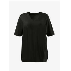 เสื้อยืดคอวีลึกทรงหลวมสำหรับผู้หญิงไซส์ใหญ่ พรีเมียม เนื้อผ้านุ่มสบาย แขนสั้น แบบเรียบง่าย รับผลิตแบบ OEM ODM จากโรงงาน - Product Image 4