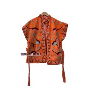เสื้อแจ็กเก็ต Sujani ปักด้วยมือสีส้มปักลายอินเดียแบบดั้งเดิมระบายอากาศได้ไซส์ใหญ่เรียงรายไปด้วยเส้นใยวิสคอสที่ดูดีมาก" - Product Image 1