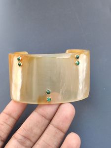 Bracelet manchette en corne de buffle polie naturelle, fait main, moderne, pour femme, écologique, avec logo personnalisé, bijoux de mode - Product Image 6
