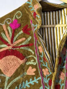 Chaqueta Suzani de fabricante indio hecha con amor en India para uso en invierno, precio al por mayor disponible con servicios OEM. - Product Image 4