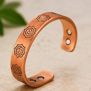 Bracelet de santé en cuivre massif gravé avec un mantra ayurvédique traditionnel, bijoux en métal à la mode, design exquis en relief - Product Image 5