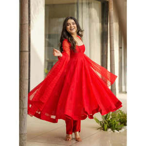 Hermoso Vestido Anarkali de Poliéster para Fiesta con Colgante y Dupatta - Product Image 1