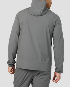 Ensemble de survêtements de sport pour hommes avec logo personnalisé, veste zippée et pantalon de jogging respirant en polyester et nylon coupe-vent pour l'automne - Product Image 5