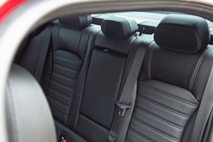 Alfa Romeo Giulia Quadrifoglio Sedán 2024 Especial Inteligente, Listo para Envío a Todo el Mundo - Product Image 3