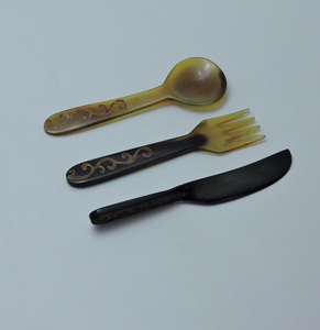 Ensemble d'ustensiles en corne de buffle naturelle, 3 pièces (cuillère, fourchette, couteau), design décoratif - Product Image 4