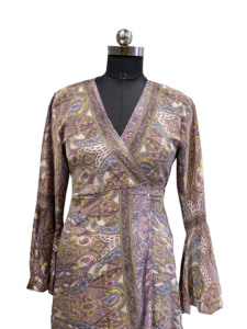 Robe portefeuille élégante pour femme, motif floral, longueur midi, manches courtes, fermeture portefeuille, taille élastique, matière confortable et légère - Product Image 3