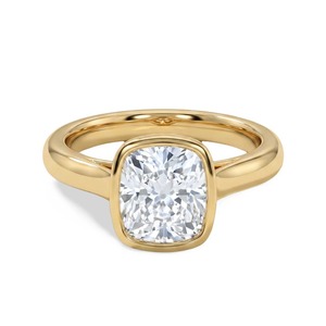 Bague de fiançailles solitaire en or jaune 9 carats avec diamant taille coussin allongé de 2 carats, sertie clos, bijoux fins sur mesure - Product Image 1