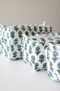 Trousse de Maquillage Matelassée en Coton Faite à la Main, Grande Trousse de Toilette Imprimée au Bloc, Organisateur d'Accessoires, Pochette Cosmétique Portable - Product Image 3