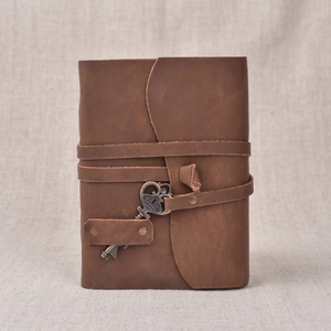 Diario de Cuero Color Bronceado de Primera Calidad |   Cuaderno con Cierre de Llave Estilo Vintage |   Cuaderno de Escritura de 100 Hojas |   Libro de Regalo en Oferta 2026 - Product Image 1