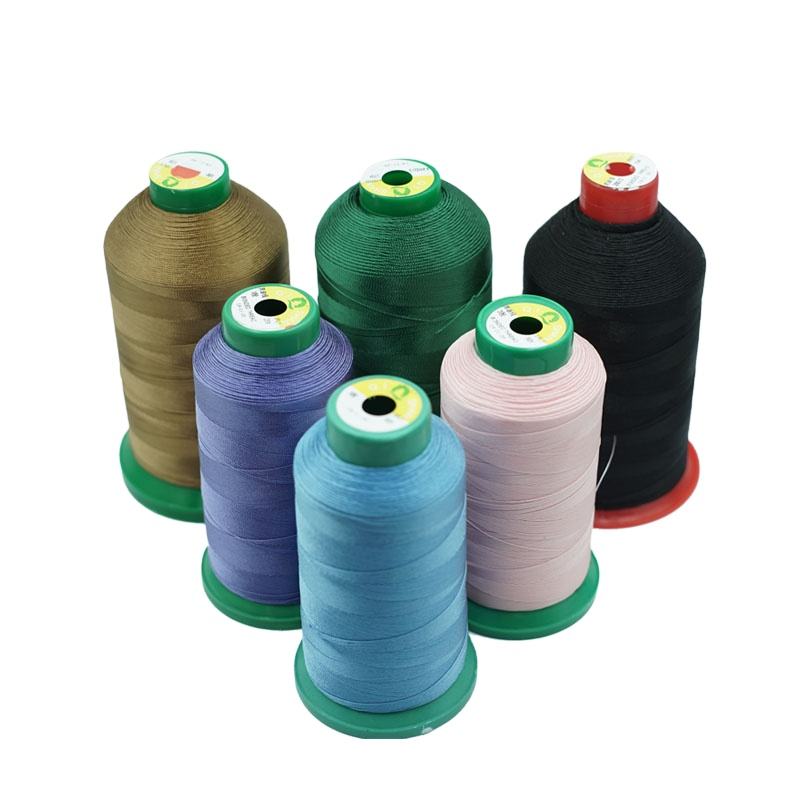 Packaged thread. Маленькие катушки ниток. Нитки из полиэстера. Атласные нитки. Упаковка ниток.