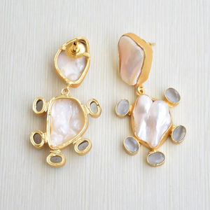 Pendientes de Latón al por Mayor con Diseño de Piedra Natural en Bruto y Perla, Acabado de Latón Satinado, Patrón de Diseñador Único, Perfectos - Product Image 5