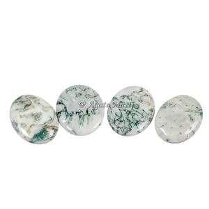 Piedra de Palma Pulida de Cristal de Piedra Lunar, Colección de Cristales Curativos, Piedras Naturales y Gemas en Venta - Product Image 4