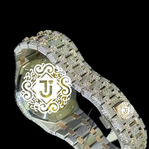 Reloj de pulsera de lujo para hombre con esfera cuadrada, diamantes de moissanita VVS, cuarzo, esfera negra con detalles en blanco y correa plateada. - Product Image 3