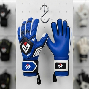 Gants de gardien de but, équipement sportif de football haut de gamme, matériau doux et confortable, ajustement flexible, design haute performance pour le football - Product Image 2