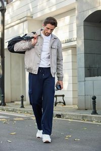 Pantalon de survêtement cargo pour homme, coupe droite, ample, avec poches, idéal pour la gym et la détente - Product Image 3