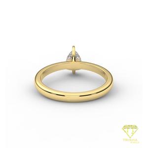 Bague de fiançailles solitaire en moissanite taille poire en or jaune, classique à quatre griffes, pour femme - Product Image 3