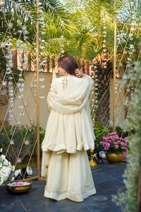 Ensemble Kurti Plazzo avec Dupatta pour femmes, orné de broderies Chinon, par Designer - Product Image 4