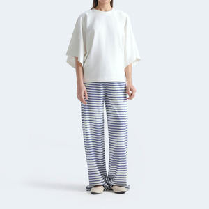 Camiseta Cómoda para Mujer, Fabricada en Pakistán, Camiseta Blanca de Manga Ancha para Mujer, Corte Holgado, Camiseta Cómoda - Product Image 1