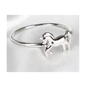 Anneau de serviette en métal élégant et luxueux pour la décoration de table de réception de mariage, la mise en scène de banquet et la mise en place de repas raffinés - Product Image 3