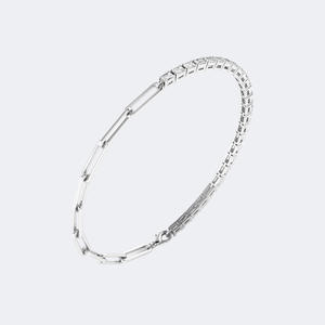 สร้อยข้อมือเทนนิสประดับเพชรทรงเหลี่ยมมรกต 2.60 กะรัต ผลิตในห้องปฏิบัติการ ทอง 14K ระดับความสะอาด VVS VS DEF รูปทรงบริลเลียนท์ ตัวล็อคแน่นหนา เครื่องประดับสุดหรู - Product Image 4