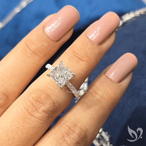 Anillo de Compromiso con Diamante Cultivado en Laboratorio, Corte Princesa, 3CT, Certificado por IGI |   Anillo de Oro Sólido de 10k con Halo Oculto, Certificado por IGI - Product Image 4