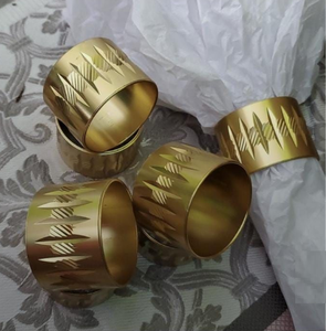 Support de bague décoratif doré de forme arrondie, nouvelle arrivée, pour décorations de fête, article du fabricant/fournisseur - Product Image 1