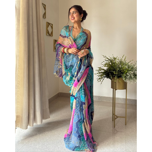 Sari de Chiffon de Seda Pura Bandhej Azul de Bollywood con Manga Larga, Cuello en V, Silueta Ajustada y Estampado Floral - Product Image 2