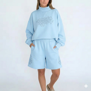 Ensemble court col roulé de luxe pour femme, tricot chaud deux pièces, tenue élégante et confortable pour la maison en hiver, ensemble tendance mode - Product Image 1