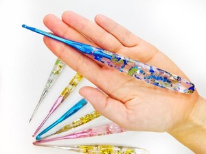 Crochet en résine coloré fait main par un artisan, aiguille à crocheter pour le tricot et les outils d'artisanat - Product Image 5