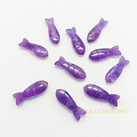 Vente en gros de pierres précieuses sculptées en forme de poisson en améthyste, fabricant de pierres précieuses en améthyste violette naturelle de forme fantaisie en vrac