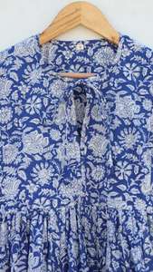 Vestido midi de algodón estampado a mano |   Vestido bohemio con cuello profundo - Product Image 2