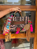 Nouveauté Sac Banjara en Cuir Souple Bohème Hippie Multicolore en Tissu de Coton Tribal Rajasthani Fait Main avec Franges et Pompons