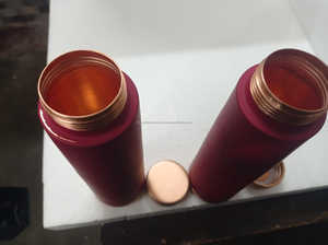 Bouteille en cuivre indien écologique pour la cuisine et la table Bouteilles d'eau en métal pur cuivre - Product Image 2