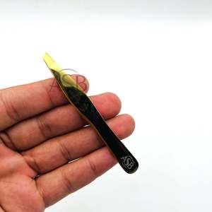 Pinzas con Punta Inclinada Chapadas en Oro, Nuevo Diseño, Acero Inoxidable, Impresión de Logotipo Personalizado, Pinzas Profesionales para Cejas - Product Image 6